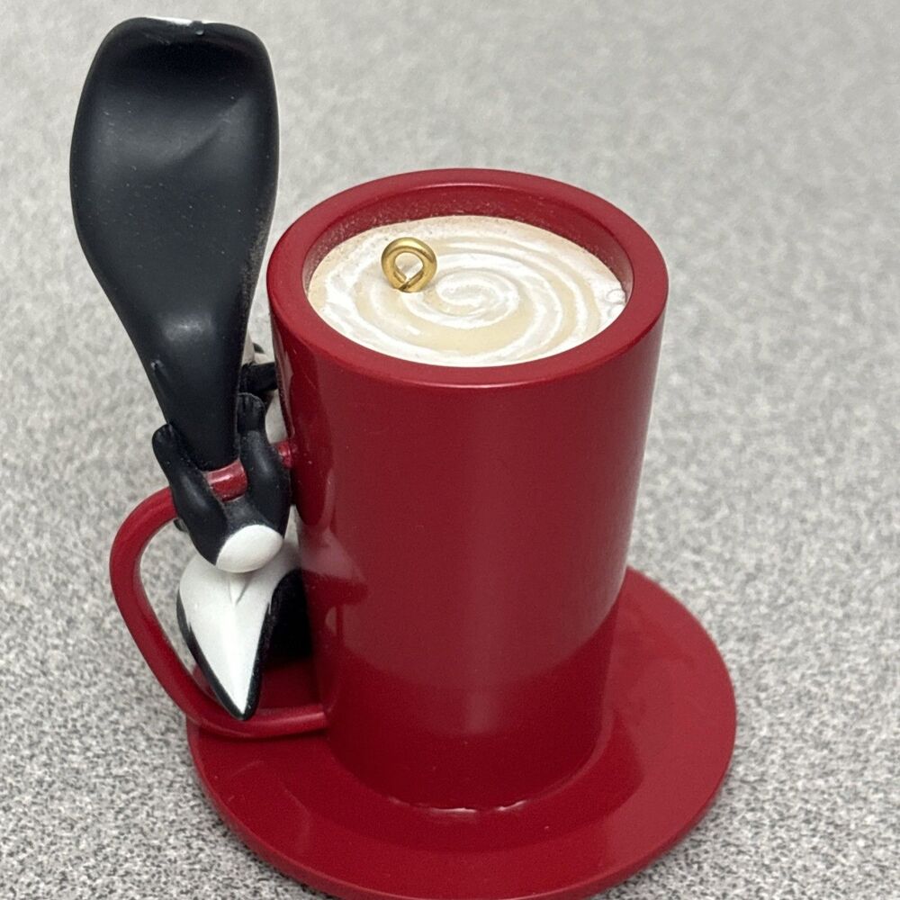 Vintage Hallmark Keepsake Ornament Love You A Latte Pepe Le Pew Looney Tune 2006 - Picture 6 of 10